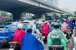 Ngày mưa thứ ba, Hà Nội tiếp tục ùn tắc