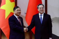 Phó Thủ tướng Thường trực Chính phủ Phạm Gia Túc hội đàm với Phó Thủ tướng Thường trực Quốc vụ viện Trung Quốc Đinh Tiết Tường