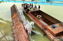Khẩn trương xử lý sự cố sà lan mắc kẹt tại cầu đường sắt Mỹ Chánh, bảo đảm an toàn chạy tàu
