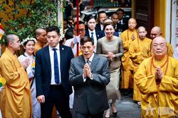 Nhà vua Thái Lan và Hoàng hậu thăm chùa Quán Sứ và dự Lễ cầu an