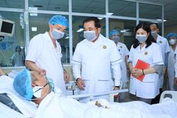 Bí thư Thành ủy Hà Nội thăm hỏi, động viên các nạn nhân vụ cháy tại phường Tây Hồ