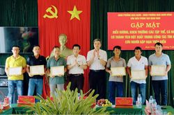 Tàu chìm, 32 ngư dân trở về từ cửa tử