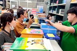 Thiếu cơ chế phối hợp trong đặt hàng, in ấn, cung ứng sách giáo khoa: Bộ Giáo dục và Đào tạo nhận trách nhiệm