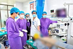 Ho, khó thở suốt 1 tháng, người đàn ông phát hiện dị vật trong phế quản