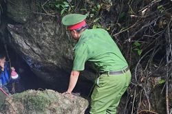 Vào hang chơi, ba người mắc kẹt do mưa lớn bịt lối ra