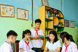 Phú Thọ rà soát từng trường, đưa sách giáo khoa đến nơi chưa đủ