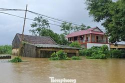 Cảnh ngập lụt sâu cả mét của hàng trăm hộ dân Thanh Hóa
