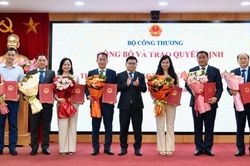 Bộ Công Thương trao quyết định điều động, bổ nhiệm cán bộ