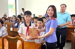 Phối hợp tổ chức tuyên truyền pháp luật tại trường THCS Chu Văn An