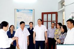 Gỡ khó khăn y tế cơ sở: Từ áp lực tự chủ đến nguy cơ 'chảy máu chất xám'