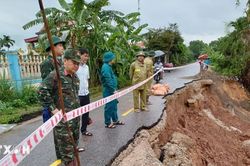 Phú Thọ: Mưa dông gây sạt lở nghiêm trọng tại xã Tu Vũ