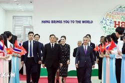 Nhà vua và Hoàng hậu Thái Lan thăm, gặp gỡ giảng viên, sinh viên Trường Đại học Hà Nội