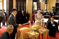 Nhà vua Thái Lan thăm chùa Quán Sứ và dự lễ cầu an