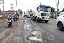 Đường nối Tây Nguyên xuống cấp nghiêm trọng, nguy cơ tai nạn rình rập