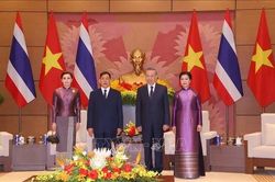 Nhà vua Thái Lan và Hoàng hậu kết thúc tốt đẹp chuyến thăm Việt Nam