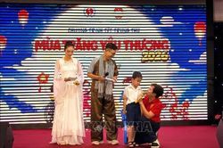 Mang trăng yêu thương đến trẻ thiệt thòi