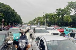 Hà Nội xuất hiện nhiều điểm ngập úng, giao thông ùn tắc