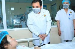 Bí thư Thành ủy Hà Nội Trần Đức Thắng thăm hỏi, động viên nạn nhân vụ cháy ở Tây Hồ