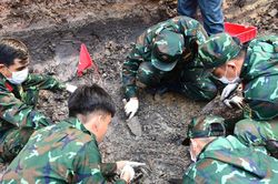 Quy tập thêm 14 bộ hài cốt liệt sĩ ở Công viên Lê Thị Riêng