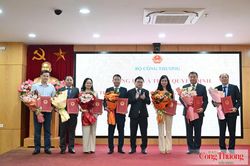 Bộ Công Thương công bố và trao các Quyết định của Bộ trưởng về công tác cán bộ