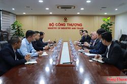 Thứ trưởng Nguyễn Việt Sơn làm việc với lãnh đạo Tập đoàn Baker Hughes