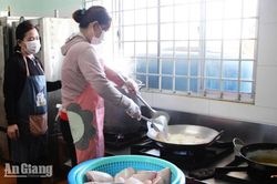 An Giang yêu cầu công khai thực đơn, đơn vị cung cấp và nguồn thực phẩm để cha mẹ học sinh tham gia giám sát