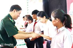 Giữ bình yên biên giới phục vụ phát triển bền vững