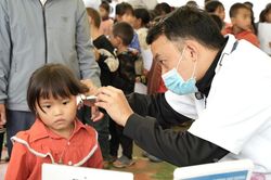 Hơn 1.000 học sinh vùng biên Sơn Vĩ được khám sức khỏe