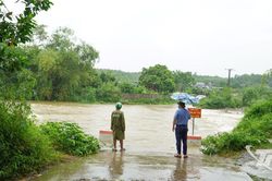Mưa lớn gây ngập nhiều cầu tràn tại Quân Chu