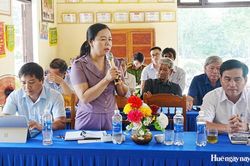 Lãnh đạo phường Phong Phú và Phong Thái tiếp dân, tháo gỡ khó khăn từ cơ sở