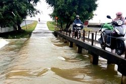 Ninh Bình: Mưa lớn kéo dài, hơn 300 học sinh nghỉ học, hàng nghìn hộ dân bị ảnh hưởng