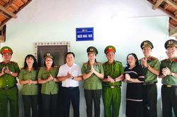 Công an tỉnh Quảng Ngãi bàn giao 'Ngôi nhà 19/8' cho cán bộ có hoàn cảnh khó khăn