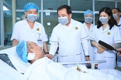Bí thư Thành ủy Hà Nội thăm hỏi, trao hỗ trợ cho gia đình các nạn nhân vụ cháy ở Văn Cao