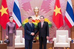 Chủ tịch Quốc hội Trần Thanh Mẫn hội kiến Nhà vua Thái Lan