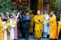 Nhà vua Thái Lan và Hoàng hậu dự lễ cầu an tại chùa Quán Sứ