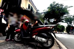 Chấn chỉnh tình trạng chọn xe để trông giữ tại phố Phủ Doãn