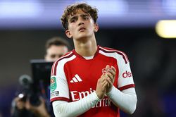 Arsenal thắng Ipswich Town 4-2: 'Thần đồng' Dowman lập cú đúp