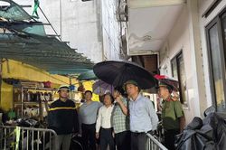 Chủ tịch Hà Nội kiểm tra hiện trường vụ cháy nhà khiến 5 người tử vong
