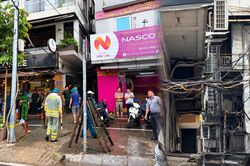 Nhân chứng kể phút kinh hoàng vụ cháy 5 người tử vong: 'Kính vỡ, văng khắp nơi'