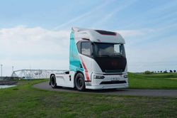 Xe tải điện của BYD có tầm hoạt động 600 km, thách thức Tesla Semi