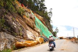 Cảnh sửa chữa cung đèo nối Nha Trang - Đà Lạt từng có gần 100 điểm sạt lở