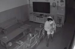 Bị phát hiện lẻn vào nhà dân, thanh niên bỏ chạy 'không mảnh vải che thân'