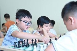 Sinh con trước 35 tuổi: Lựa chọn không chỉ liên quan tuổi tác