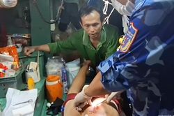 Cảnh sát biển kịp thời hỗ trợ ngư dân bị thương trên biển