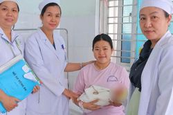 Nhau bong non ở sản phụ 19 tuổi, suýt phải cắt tử cung