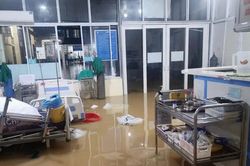 Ba căn nhà bị sập, 2.291 căn bị chia cắt do lũ