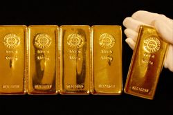 Giá vàng, giá dầu lao dốc sau quyết định của Fed