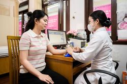 Thị trường tỷ USD: Y học cổ truyền tìm cách giữ khách