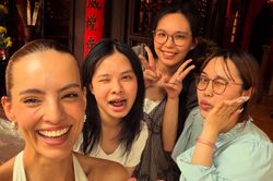 Hoa hậu Thế giới 2018 ăn bún chả, đi xe ôm Hà Nội, ngắm lúa ở Sa Pa