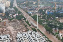 Gần 200mm mưa, Hà Nội lại hoá sông: Thành phố đang chống ngập hay chạy theo nước?